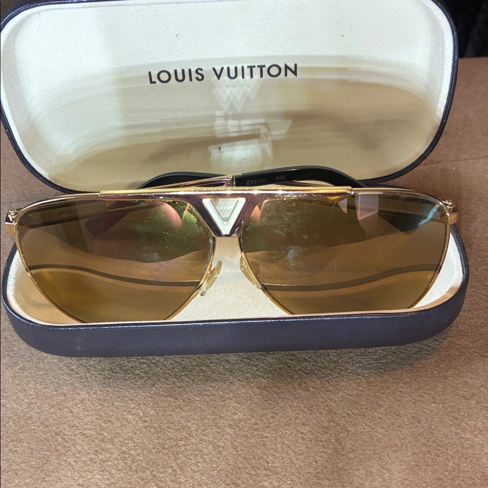 Louis Vuitton Viator sunglases z2314u